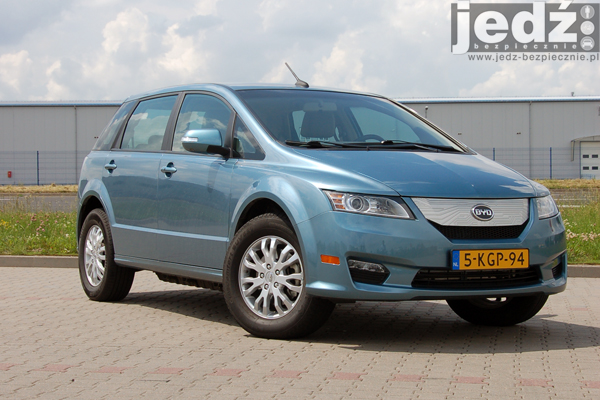 PIERWSZA JAZDA | BYD e6 - przód samochodu